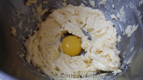 Pineapple tart - add egg yolk