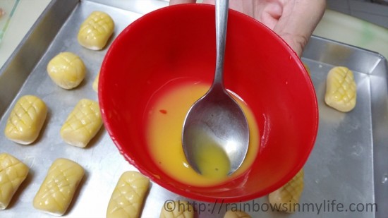 Pineapple tart - apply egg wash