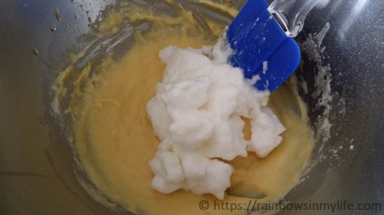 Plain Sponge Cake - fold flour