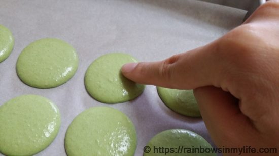 Matcha Macarons - dry to touch