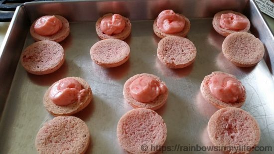 Rose Macarons - piping