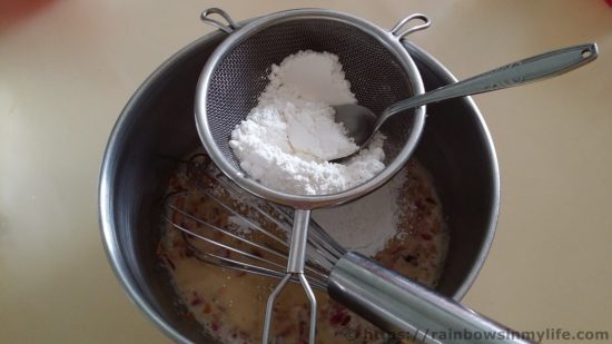 rose-sponge-cake-add-flour