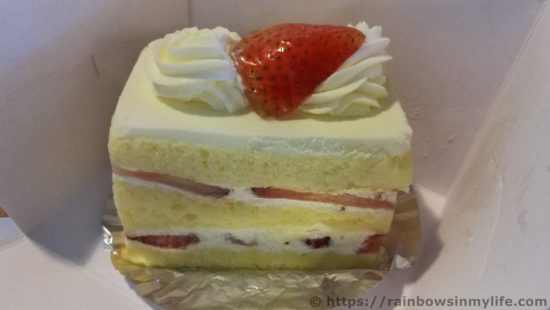 1st-birthday-strawberry-cake-1