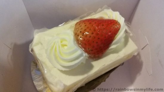 1st-birthday-strawberry-cake