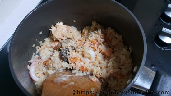 Seafood Baked Rice fry the rice